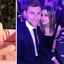 Benjamin ben davies was the son of will and alison davies, the brother of abby davies, the husband of izzy cornwell and the father of arthur davies. Spurs Star Ben Davies Girlfriend In Cute Social Media Pics As He Signs Five Year Deal Daily Star