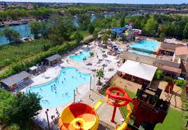 Pour égayer vos vacances au bord de la méditerranée, le cap d'agde possède tous les ingrédients nécessaires : Camping Fleurs D Agde En Bord De Mer A Agde Languedoc Roussillon