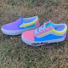 Feuillet Colore De Licorne Sur Des Enfants D Enfants Etsy In 2020 Vans Shoes Fashion Custom Vans Shoes Cute Sneakers