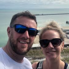 Hello everyone me again I'm looking for a reliable election to wire an  outside light to show where a step is please and 1 or 2 other wee things I  have contacted