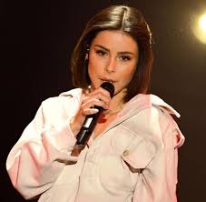 Doch gibt es für die auszeit nicht „ich bin seit jahren permanent „on und hab gemerkt, dass ich mich manchmal zerstreut fühlte und mich nicht wirklich auf die musik konzentrieren konnte. Lena Meyer Landrut Tratsch Hat Mein Verhalten Verandert Welt