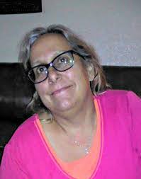 Julie Barnes's Instagram, Twitter & Facebook