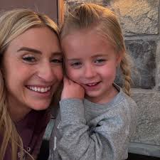 A reminder that happiness is built and it certainly doesn't happen  overnight. We're all just doing our best and we're all in this together. 😘  Sooooo my models are paid in kisses (