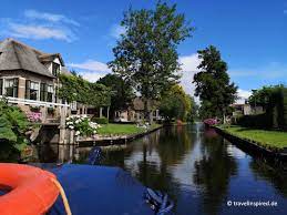 This is giethoorn village in netherlans. Giethoorn Urlaub Im Nationalpark Weerribben Wieden Travelinspired