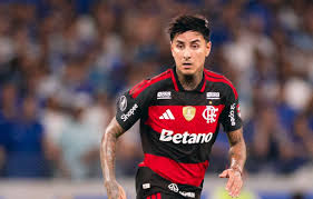 Com ofertas para sair, Pulgar aguarda resposta do Flamengo até semana que vem para definir futuro