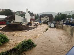 Jul 15, 2021 · berlin (ap) — at least 19 people have died and dozens of people are missing in germany after heavy flooding turned streams and streets into raging torrents, sweeping away cars and causing some buildings to collapse. Jpq4dlzkibgigm