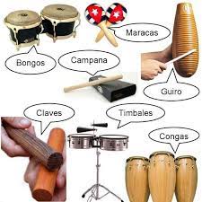 Las maracas son un instrumento idiófono y de oscilación constituido por una parte esférica hueca sostenida por un mango que la atraviesa, o está adherida a ella. Foro Salsarumberas