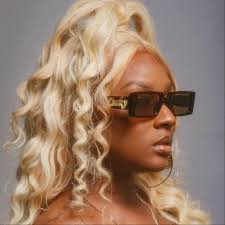 Amazon.com: Delineador de ojos Nicka K BOLD (AA061 NEGRO) : Belleza y  Cuidado Personal