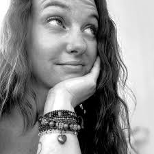 How many worked in orchard lighting smudge pots?