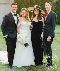 Lisa Vanderpump Stuns At Jax Brittany S Wedding In A Fascinator And Opera Gloves Lisa Vanderpump Celebrity Wedding Photos Vanderpump