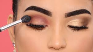 Con estás técnicas de maquillaje para ojos paso a paso, tus ojos se convertirán en tu principal arma de seducción. Como Aplicar Sombras Tutorial De Maquillaje Para Ojos Youtube