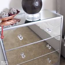 Glam Up Your Nightstand Furniture Diy Simple Raumideen Diy Spiegelmobel Schlafzimmer Diy