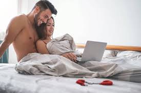 5 Gründe, warum sich jedes Paar gemeinsam Pornos anschauen sollte