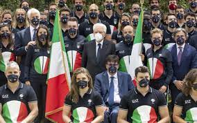 Portabandiera per l'italia ai giochi olimpici estivi modifica wikitesto. Olimpiadi Di Tokyo 2021 Mattarella Consegna Tricolore Ai 4 Portabandiera Cerimonia Sky Sport
