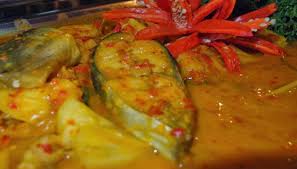 Karena rasa gurih dari kuahnya. Gulai Ikan Patin Makanan Khas Riau