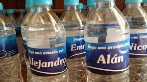 Lanzan Botellas De Agua Bendita Con Nombres El Siglo Coahuila