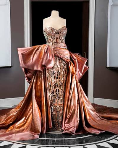 A look at Gianni Versace's cross-embellished Metal Mesh from the 1997 Atelier collection inspired by ecclesiastical art at the heart of Italian culture. #MetCountdown #MetHeavenlyBodies #MetGala Discover more: vrsace.co/Met_Gala Image courtesy of