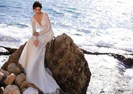 Brautmode aus spitze und elegante, schlichte hochzeitskleider passend. Die Funf Wichtigsten Brautkleider Trends 2021
