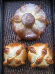 Este Pan Tradicional Mexicano Es Mi Contribucion Al Concurso De Cocina Mexicana Organizado Por Lazy Blog Y K Pan De Muerto Pan De Dulce Panes Dulces Mexicanos
