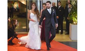 Lionel messi tied the knot yesterday with his childhood sweetheart, antonella roccuzzo at his hometown in rosario argentina. Messi Marries Childhood Sweetheart In Argentina Hometown Arab News