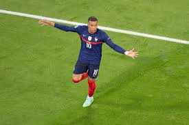 Mbappe's pace would see him most effective as a no.9, while neymar could occupy the left wing with messi on the right, where he loves to cut in with his lethal left foot. Paris Saint Germain Tell Liverpool What Kylian Mbappe Will Cost Lfc Transfer Room Liverpool S No 1 Source For Transfer News Speculation