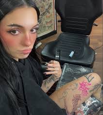 🐁 Rattoo! 🐁 Gave myself a little rat buddy! Longterm plan is to gear my  work towards engraving/woodcut/medieval style stuff, so it was fun to get  some practice in :)