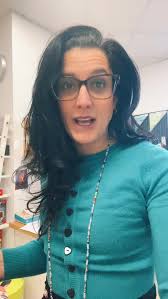 🛠️ Diamo spazio alla creatività insieme! Segui questo tutorial passo dopo  passo per trasformare dei barattoli in mostriciattoli divertenti. Un modo  perfetto per coinvolgere i tuoi bambini in un'attività manuale e accendere