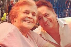 D. Carmem, mãe de Leonardo, não resiste a um infarto e morre