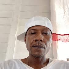 Kyrie Irving vs Allen Iverson in their prime, first to 11, Who wins? 🤔