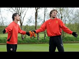 Gerard pique has joked that there were a lot of 'b*' at manchester united during his time with the club as a youth player. Cristiano Ronaldo Gerard Pique Bestfriends Since At Manchester United El Clasico Rivals Youtube
