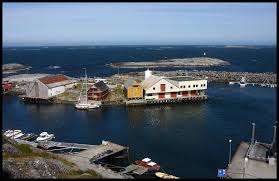 Ålesund is 27 mi from the holiday home, while molde is 19 mi away. Sandoy Mapio Net