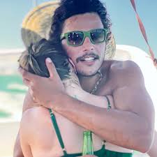 Sheila Mello se declara para namorado: "Presente do universo"