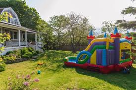 These large castles are 4.5 meters long, high and wide, and equipped with a platform for individual jumps. Bounce House Party Games