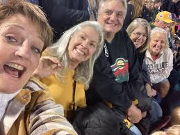 I'm so sad to post this but Shelly Rigdon lost her very courageous battle  yesterday. Keep Rick in your prayers