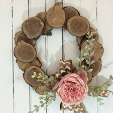 How To Make A Rustic Wood Slice Wreath Video Wood Slice Crafts Christmas Decorations Rustic Wood Wreath