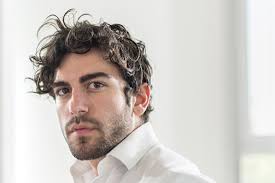One thing for sure is you don't have to ask for an extreme haircut to look cool. 5 Trendy Men S Hairstyles For Autumn Winter 2019 Moquer Hairstyling Grooming