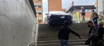 Maybe you would like to learn more about one of these? Mendrisio Tesla Finisce Sui Gradini Del Sottopassaggio Laregione