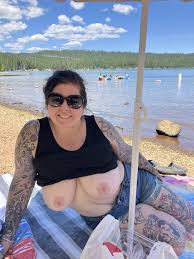 Beautiful Tit Flash Pics - Mature Mom Downblouse & Pantiesless