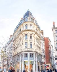 Architecture Lyonnaise Place Des Celestins A Lyon En 2020 Ville De Lyon Belle Villa Hotel Dieu