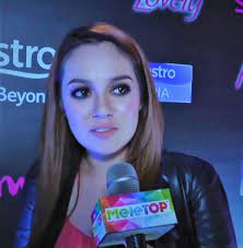 She debuted in 2007 and actively appeared in a few television dramas and also popular in the drama setia hujung nyawa. Nelydia Senrose Wikipedia