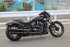 no 0320 ニックネーム banana メーカー名 車種 年式 harley davidson vrscdx 2010 アピールポイント ナイトロッドスペシャルのベースを崩さず フロントフォークをブラックチタン加工 ハンドル ミラー フットペグ等を変更して タイヤ 車種 ブレーキ