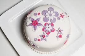 Decorare una torta con pasta di zucchero: 7 Idee Per Principianti Da Non Perdere Donnad