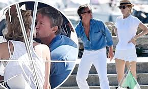 Les anges de victoria's secret représentent la marque. Eva Herzigova Shares A Kiss With Her Fiance Gregorio Marsiaj Aboard A Boat In Portofino Italy Daily Mail Online