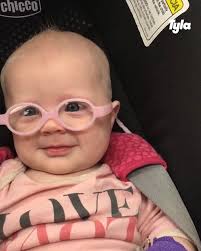 She looks so cute in her little glasses 🥺👓