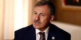 Selçuk özdağ'ın yayınlanmış 6 adet kitabı ve çok sayıda makalesi mevcuttur.enpolitik.com adlı internet haber sitesinde yazıları yayımlanmaktadır.atletizm,basketbol,badminton,kikboks antrenörlükleri ve hakemlik belgeleri olup,atletizm,futbol,boks gibi sporlarla iştigal etmiştir. A951crffalyo1m