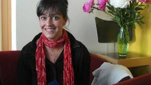 Strázným andelem proti své vuli (2020). Tereza Brodska Ziskala Diky Serialu Slunecna Petici Kamaradek David Prachar Lasku K Traktorum Mujrozhlas