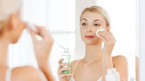 Di pasaran sebenarnya tersedia banyak krim atau obat yang dapat dimanfaatkan untuk membantu mencerahkan dan kunyit juga berkhasiat sebagai zat antiperadangan. 5 Tips Hilangkan Area Hitam Di Hidung Buat Kamu Yang Berkacamata