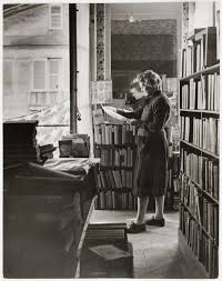 Sylvia Beach In The Upstairs Apartment Where She Hid Her Books During The German Occupation Of Paris 1945 Beach An Ame Librairies Lecture J Aime Les Livres