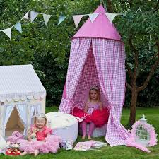 Kinderzelt Im Garten Diese Glamping Diy Projekte Schaffen Urlaubsfeeling Im Hinterhof Hangendes Zelt Kinder Zelte Madchen Mobel