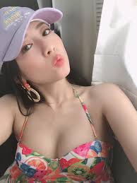 Voice actress for minami iwasaki and yuki nagato makes a cameo in comiket 71 in episode 12, let's go to the festival. å†™çœŸé›† Minoreal ã‚ªãƒ•ã‚·ãƒ§ãƒƒãƒˆ èŒ…åŽŸå®Ÿé‡Œ Minori Chihara Facebook